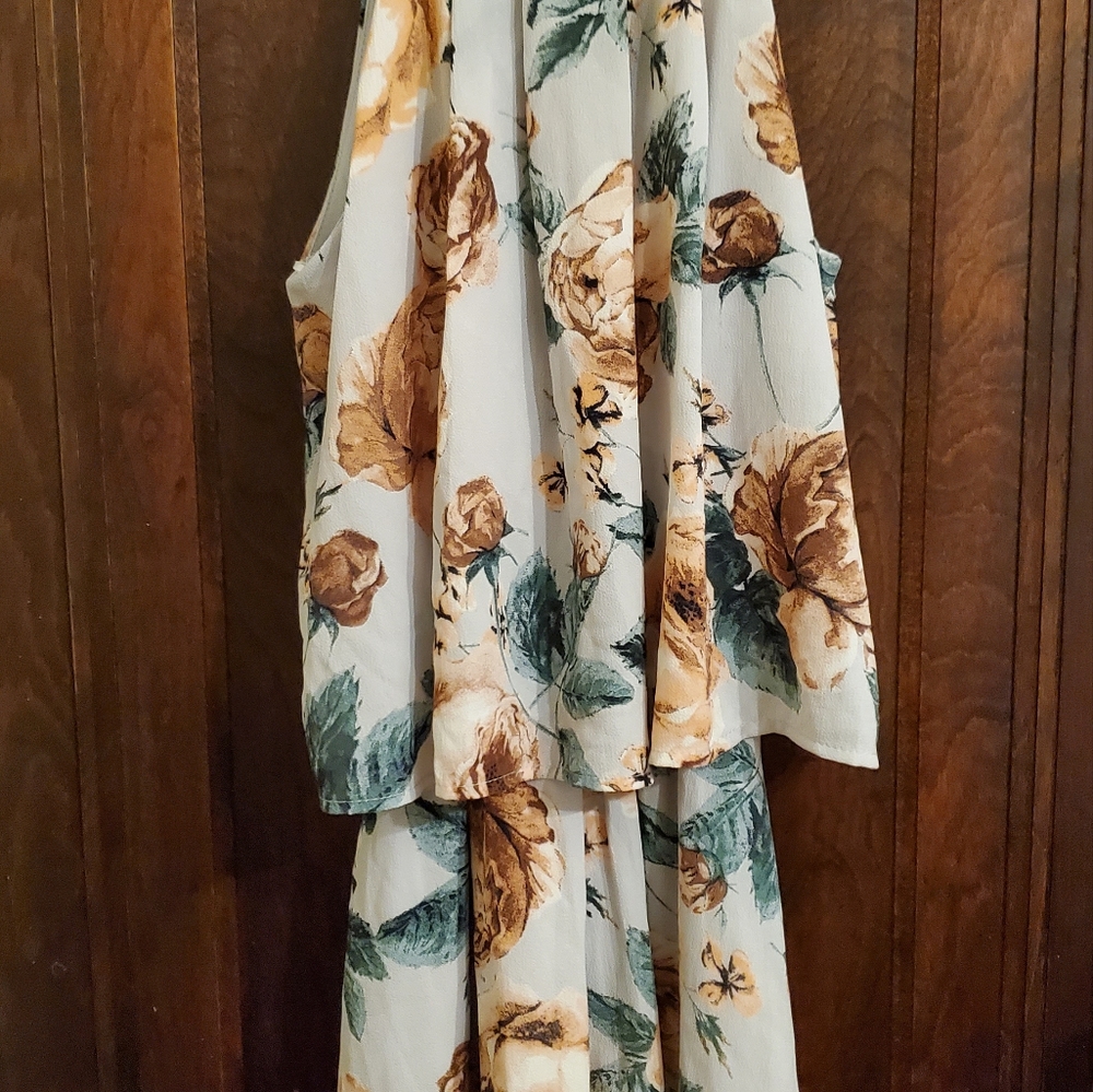 Dainty Hollogain lavender floral romper ( shorts ) S/M
